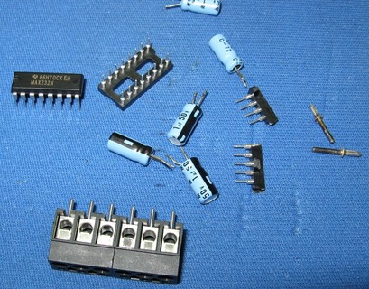 rs232_ttl_aufbau_01_bauteile_mittel.jpg